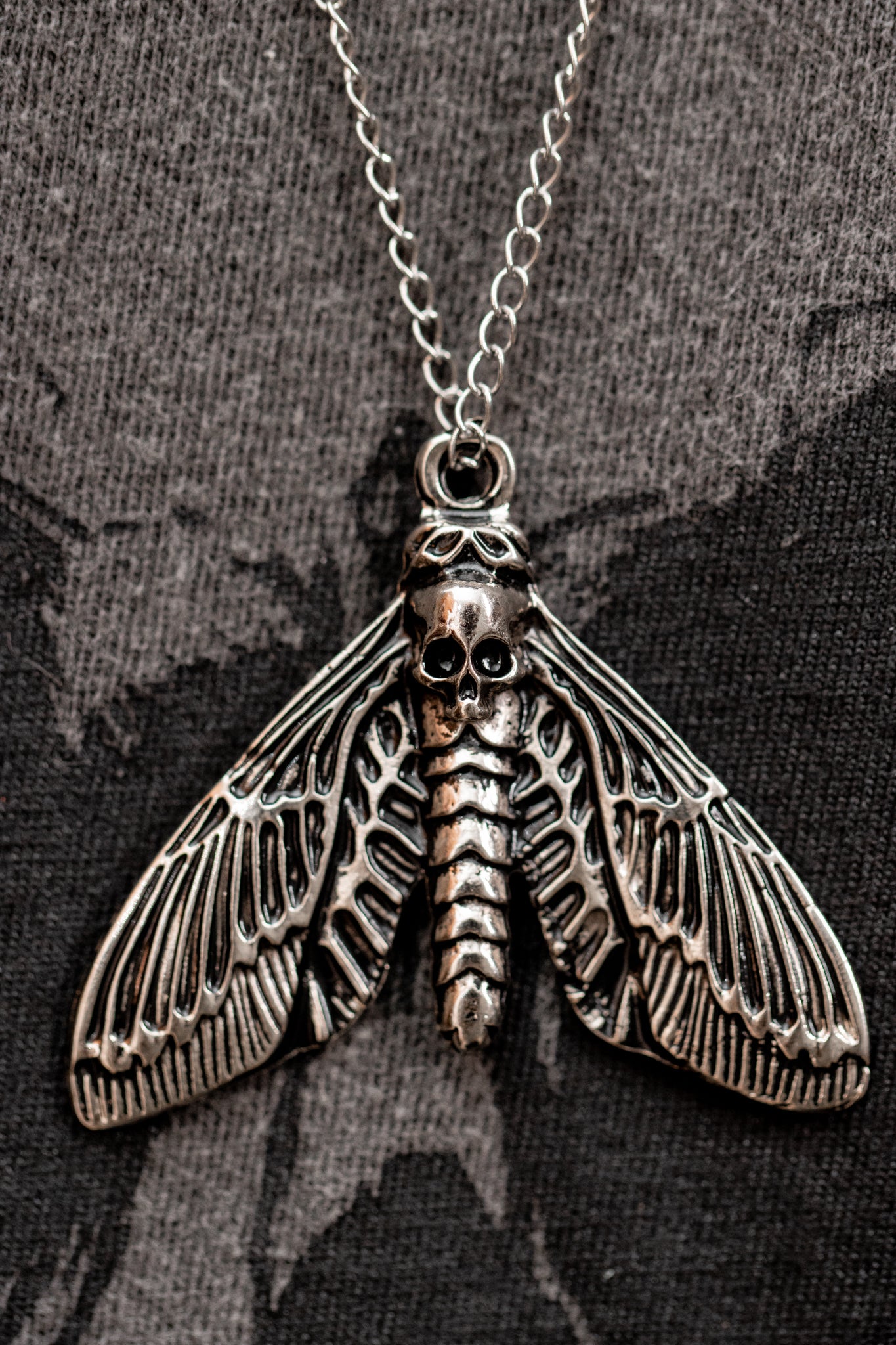 Colar Death moth