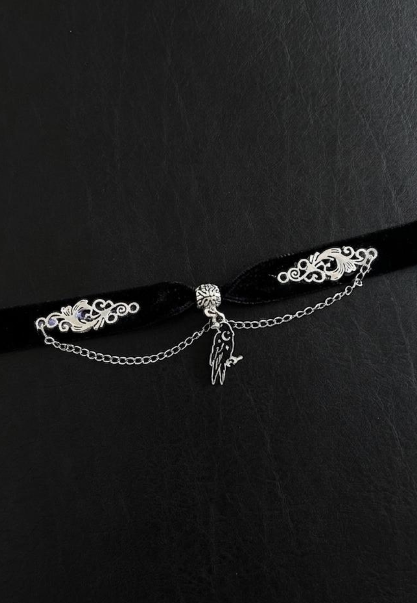 Colar choker Penumbra