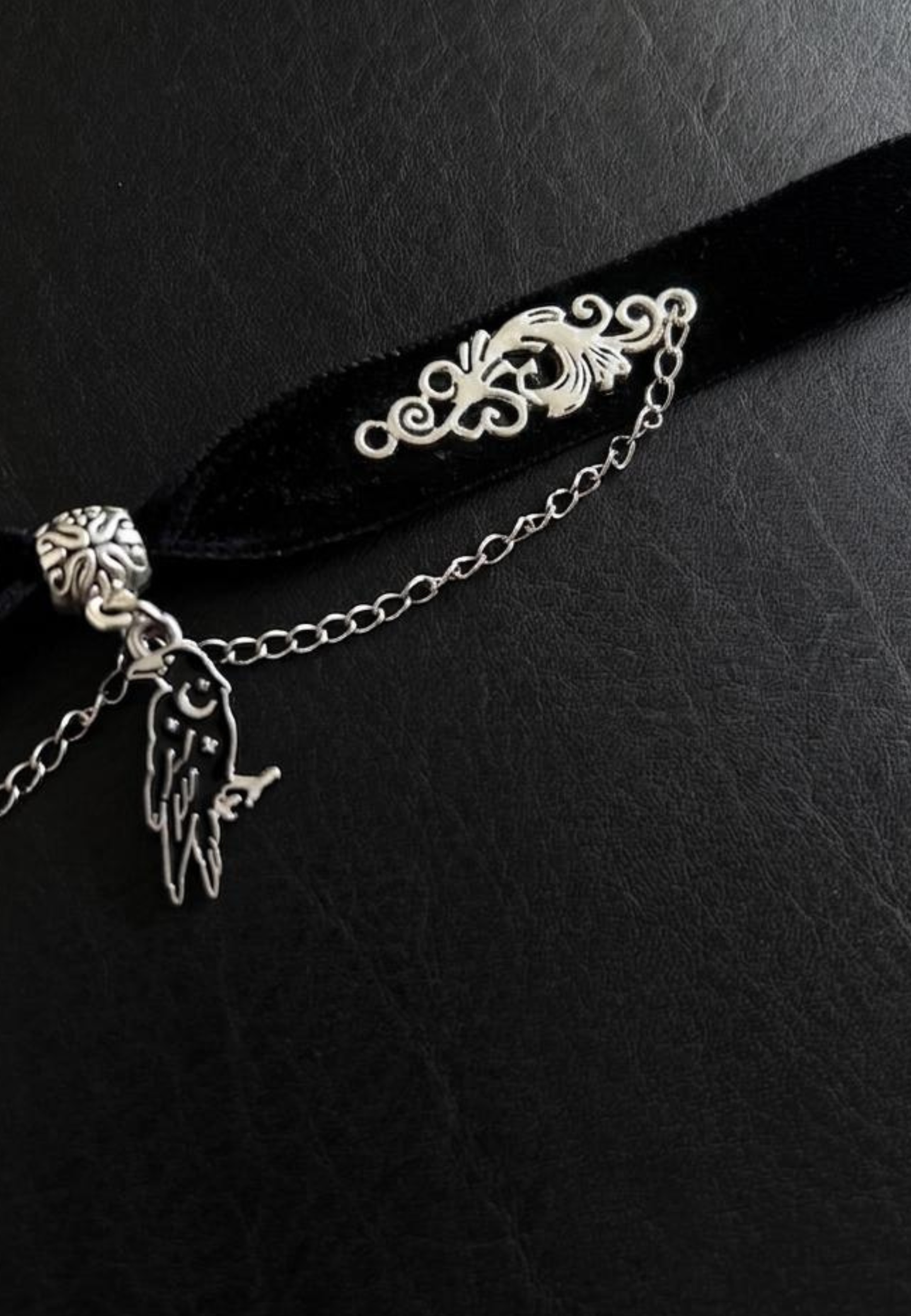 Colar choker Penumbra