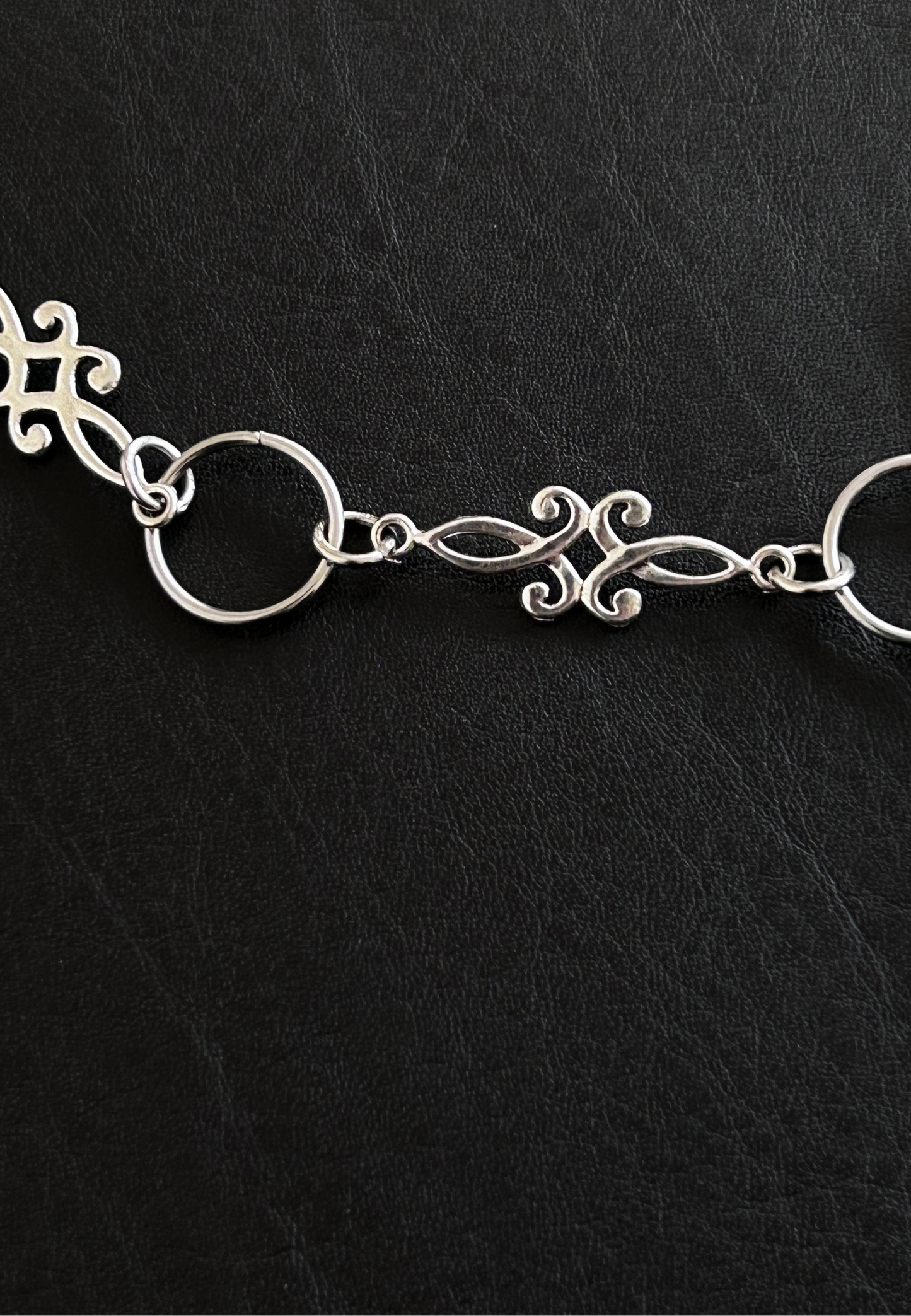 Colar choker Velaris