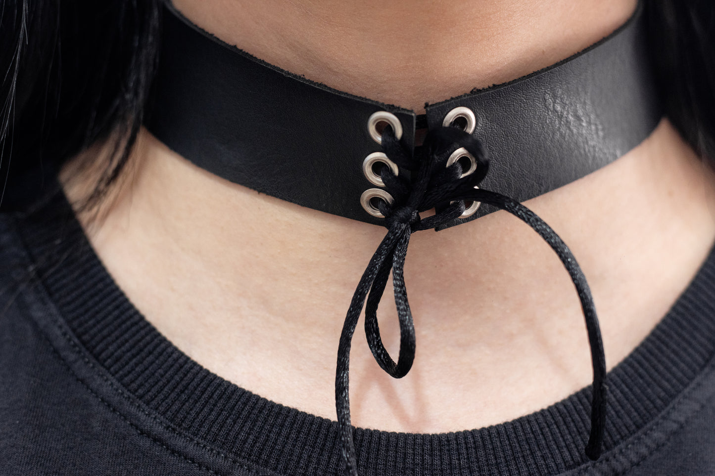 Gargantilha choker ilhós