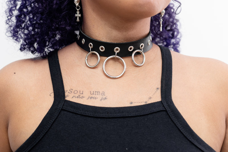 Gargantilha choker argolas