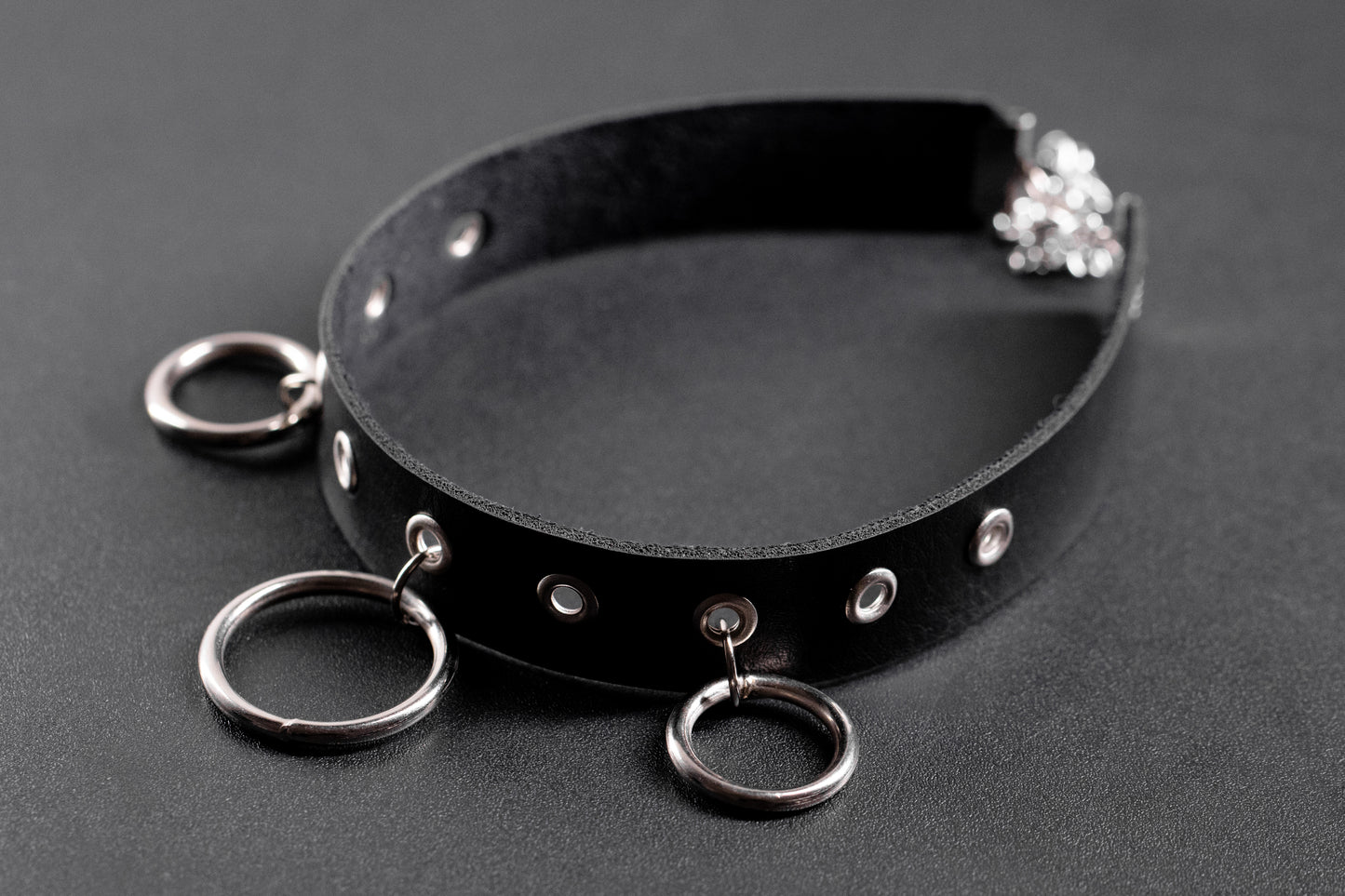 Gargantilha choker argolas