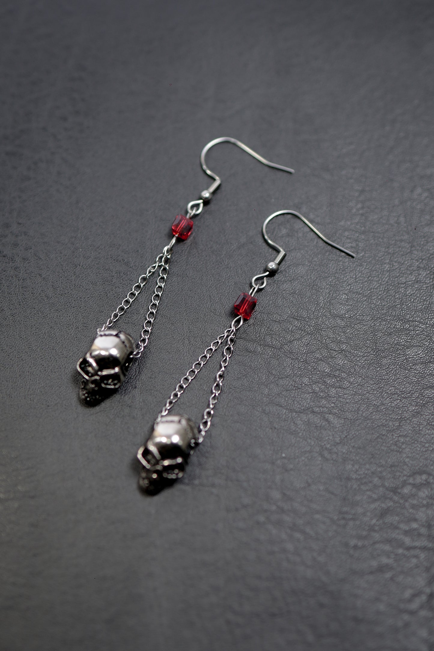 Brinco Crânio Escarlate