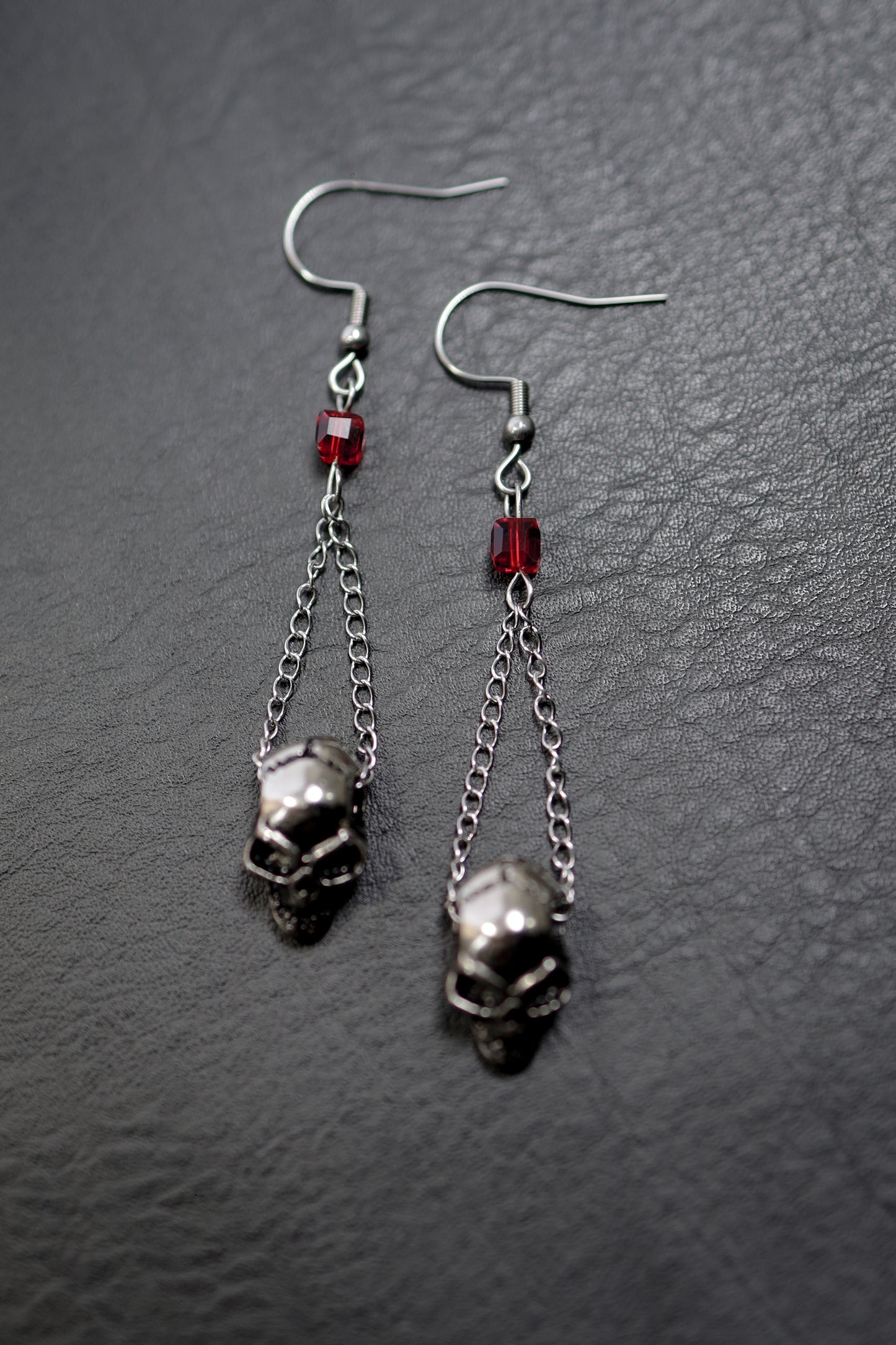 Brinco Crânio Escarlate