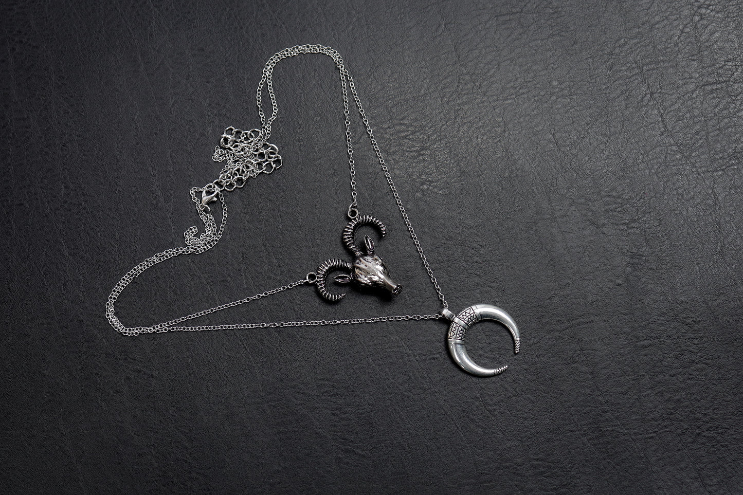 Colar Caprino Eclipse