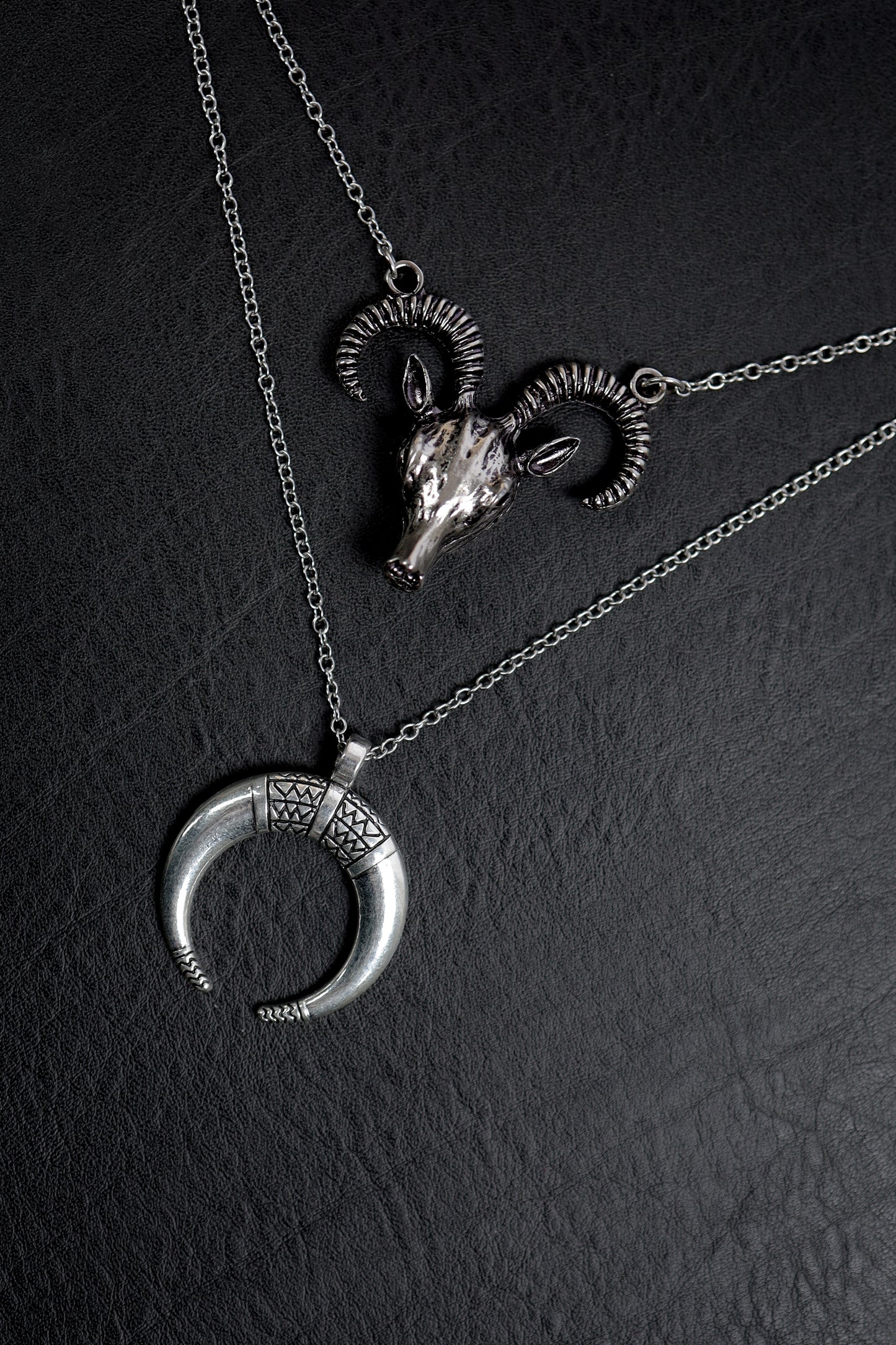 Colar Caprino Eclipse